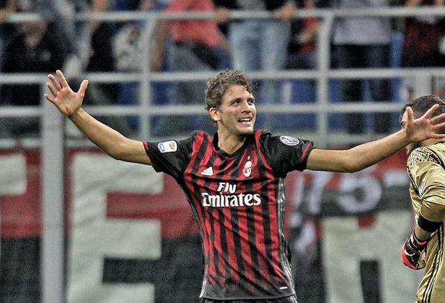  吉鲁凌空抽射破门，AC米兰德比战平国际米兰保不败