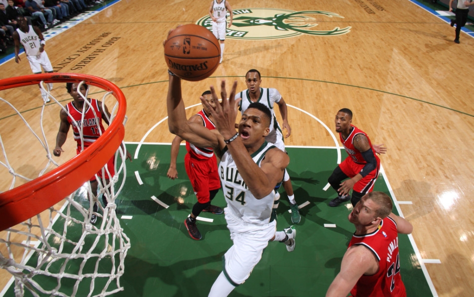  锡安复出高效发挥鹈鹕力克马刺终结对手三连胜